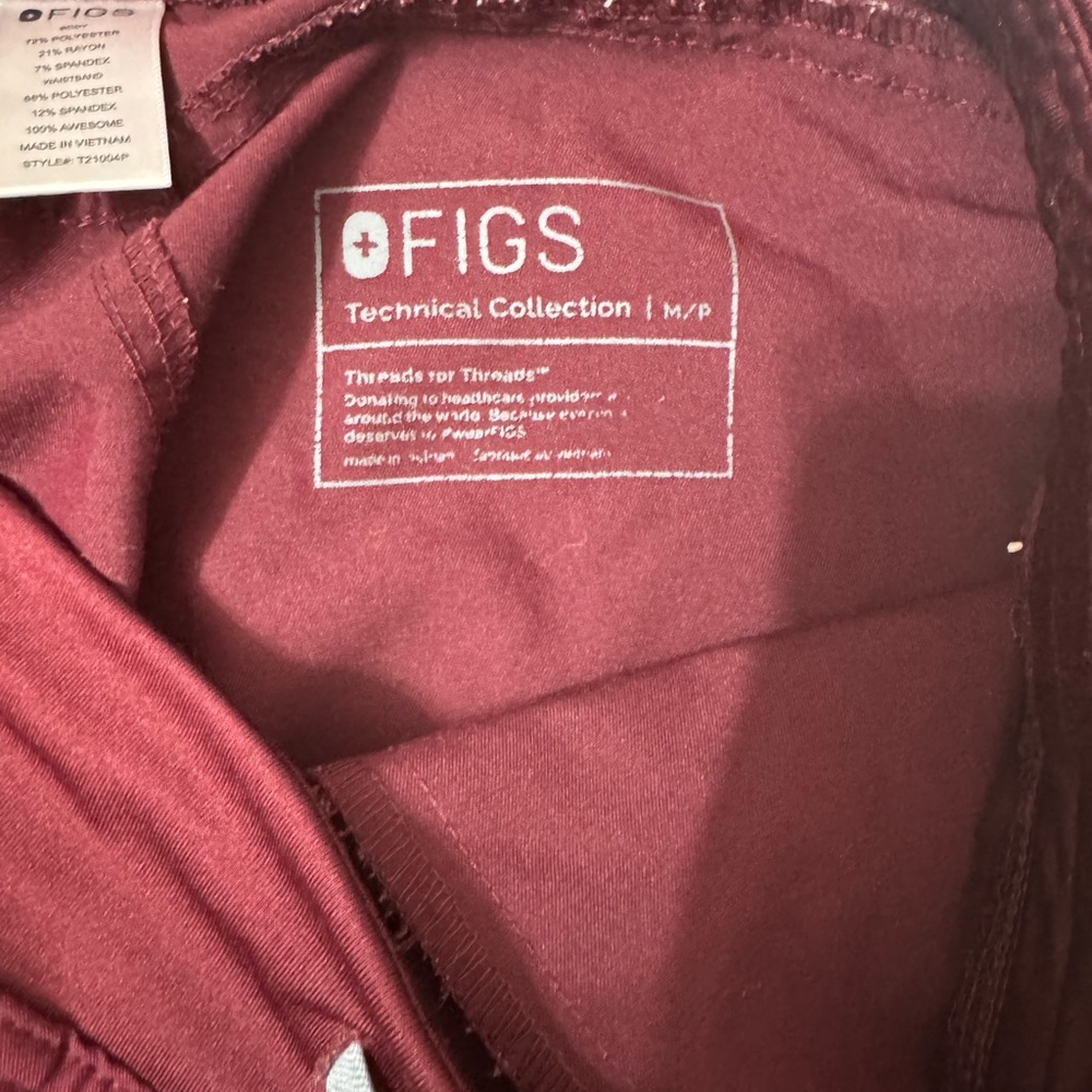 FIGS Scrubs Set-  Rafaela Top: S & Kade Cargo Pants: PM